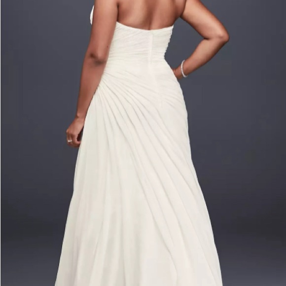 Beautiful ivory David's Bridal wedding dress size 16w/belt & wrap Style- 9V3540 - Picture 2 of 13